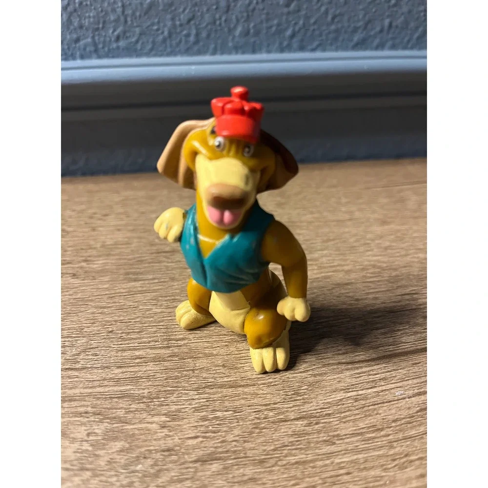Vintage Disney Oliver and Company Dodger PVC Figure Red Hat Blue Vest Toy 1988‎